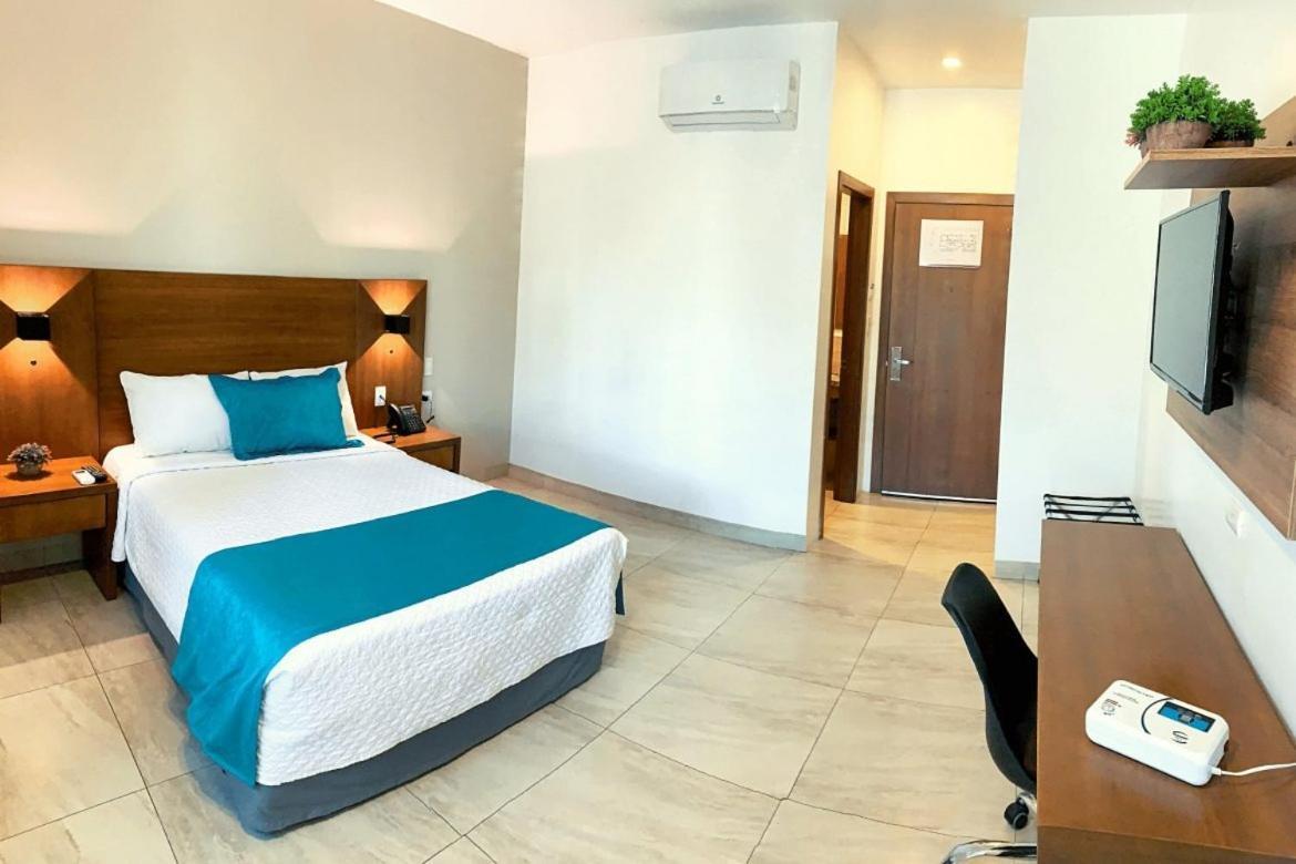 Aquamarina Hotel 만타 외부 사진